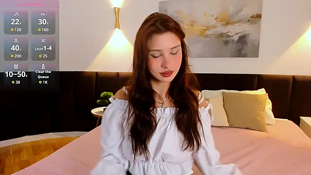 Danielle Eddwards online show from December 3, 2025, 2:38 pm