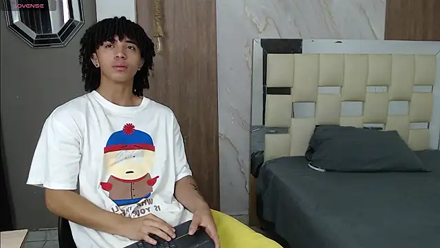 Snapshot of kim_curlyy chatting on March 15, 2026, 1:51 pm kim curlyy online show from March 15, 2026, 1:51 pm