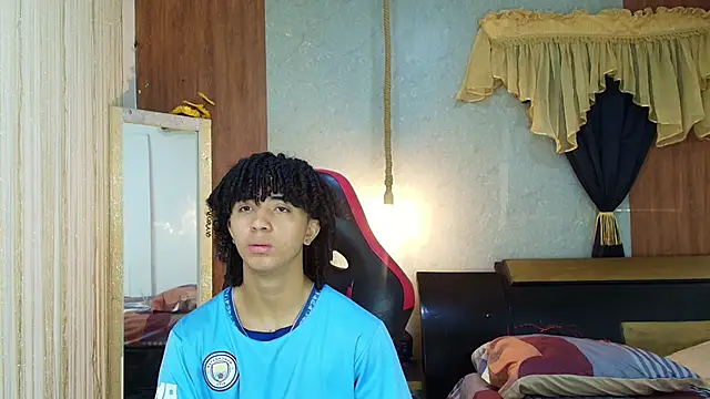 Snapshot of kim_curlyy chatting on March 21, 2026, 1:37 pm kim curlyy online show from March 21, 2026, 1:37 pm