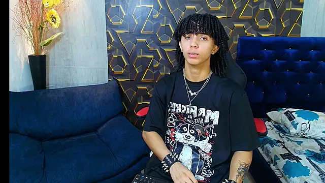 kim curlyy online show from April 18, 2026, 8:31 pm