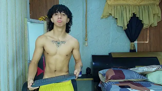 Snapshot of kim_curlyy chatting on March 31, 2026, 1:35 pm kim curlyy online show from March 31, 2026, 1:35 pm