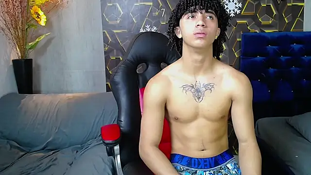 Snapshot of kim_curlyy chatting on January 7, 2026, 2:33 pm kim curlyy online show from January 7, 2026, 2:33 pm