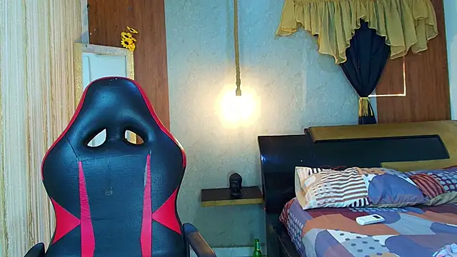 Snapshot of kim_curlyy chatting on April 12, 2026, 1:14 pm kim curlyy online show from April 12, 2026, 1:14 pm