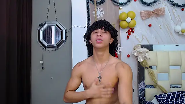 Snapshot of kim_curlyy chatting on December 20, 2025, 4:32 pm kim curlyy online show from December 20, 2025, 4:32 pm