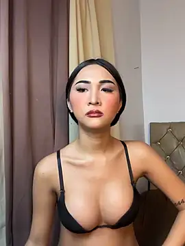 Diannellove online show from June 14, 2026, 4:52 pm
