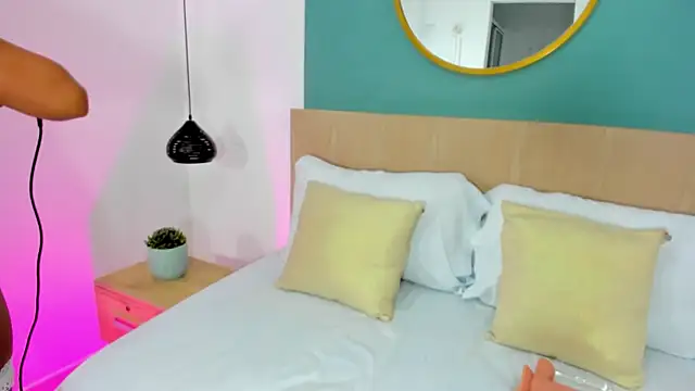 Snapshot of cloey07_ chatting on January 10, 2026, 12:33 pm cloey07 online show from January 10, 2026, 12:33 pm