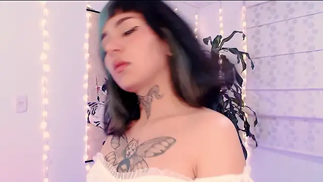 justmartina  online show from March 15, 2026, 12:39 am