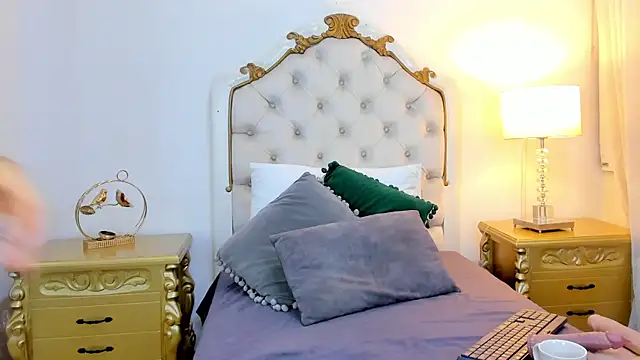 miss vivienne online show from January 13, 2026, 2:59 am