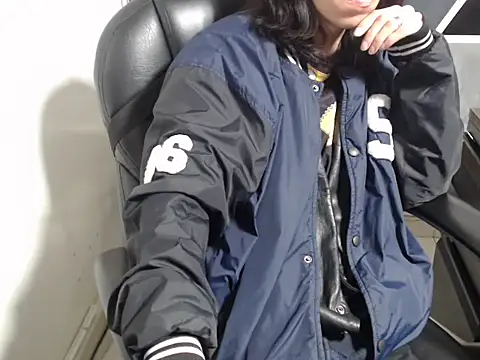 Snapshot of AxelHot_69 chatting on January 9, 2026, 6:53 am AxelHot 69 online show from January 9, 2026, 6:53 am