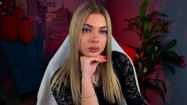 HyileyClark online show from March 10, 2026, 9:13 am