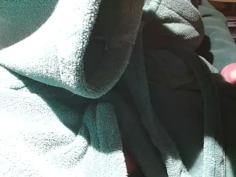 Snapshot of your_tipie chatting on December 4, 2025, 8:19 pm your tipie online show from December 4, 2025, 8:19 pm