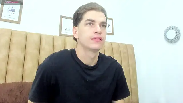 Snapshot of AUSTIN-PRRR chatting on December 5, 2025, 1:32 pm AUSTIN-PRRR online show from December 5, 2025, 1:32 pm