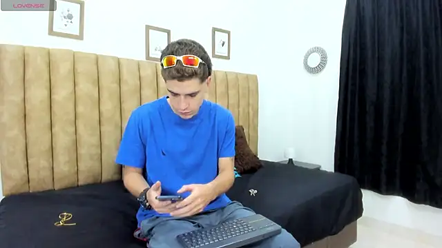 Snapshot of AUSTIN-PRRR chatting on December 2, 2025, 1:13 pm AUSTIN-PRRR online show from December 2, 2025, 1:13 pm