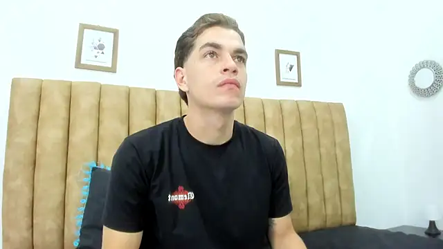 Snapshot of AUSTIN-PRRR chatting on November 27, 2025, 1:11 pm AUSTIN-PRRR online show from November 27, 2025, 1:11 pm