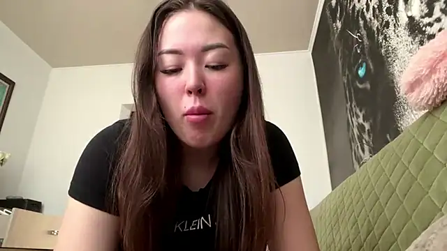 CurietHana1 online show from December 21, 2025, 4:47 am