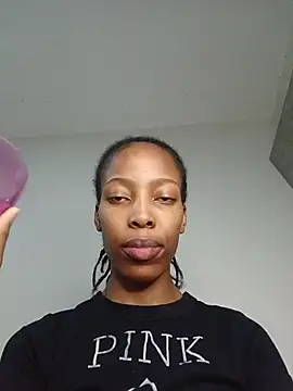 MsParisSmith online show from December 5, 2025, 8:28 pm