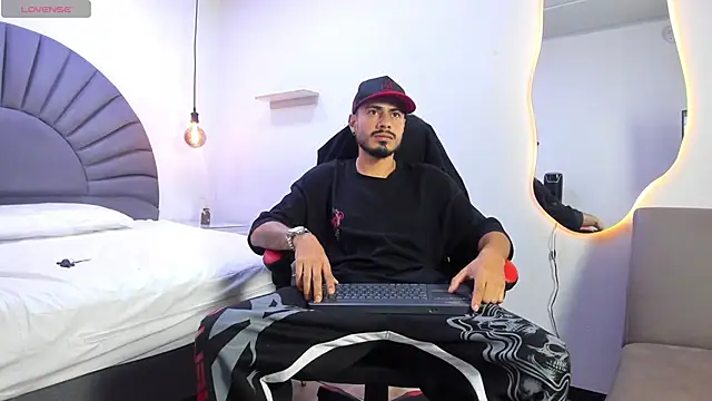 MatthewCullen online show from April 13, 2026, 3:21 am