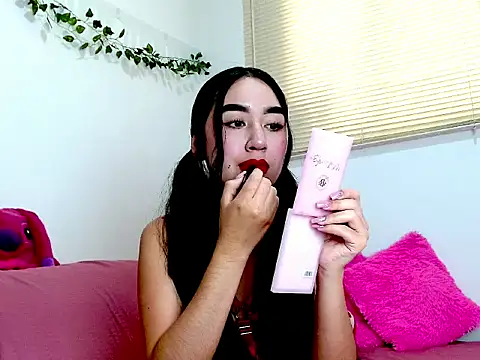 SiennaLorens online show from February 14, 2026, 4:07 pm