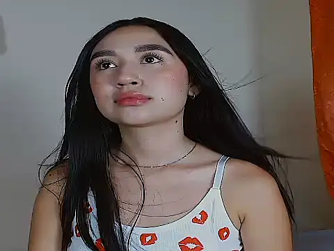SiennaLorens online show from May 28, 2026, 10:37 pm