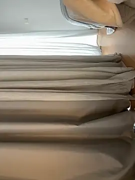 madlynginger online show from December 3, 2025, 12:26 pm