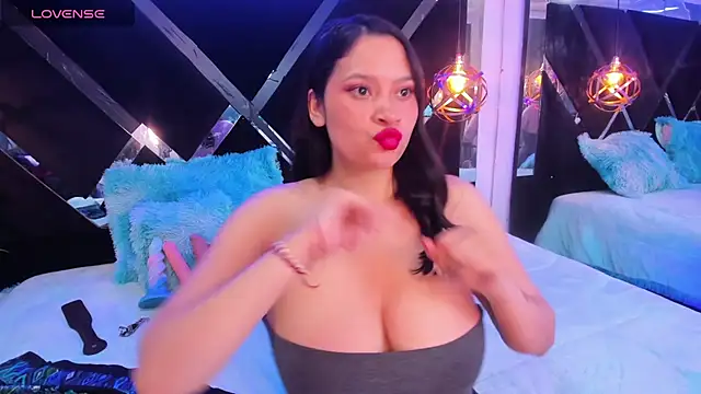 miiacharloth online show from March 4, 2026, 1:35 am