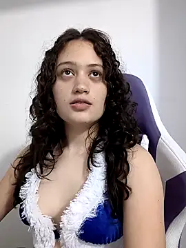 Snapshot of Alana_444 chatting on December 19, 2025, 4:05 am Alana 444 online show from December 19, 2025, 4:05 am