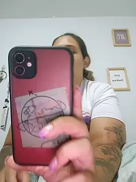 LoreinnFox online show from May 28, 2026, 10:04 pm