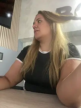 Snapshot of LoreinnFox chatting on March 29, 2026, 7:37 pm LoreinnFox online show from March 29, 2026, 7:37 pm