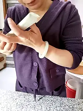 mimi2052 online show from November 29, 2025, 2:34 am