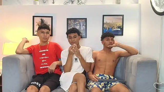 Snapshot of COUPLES_BOYS chatting on February 15, 2026, 1:28 am COUPLES BOYS online show from February 15, 2026, 1:28 am