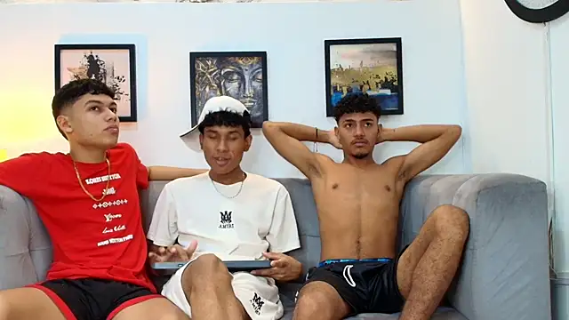 Snapshot of COUPLES_BOYS chatting on March 3, 2026, 1:34 am COUPLES BOYS online show from March 3, 2026, 1:34 am