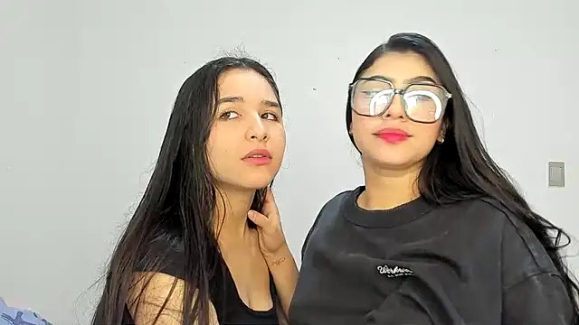 Snapshot of ROUS_SWEET_ chatting on December 15, 2025, 3:51 pm ROUS SWEET online show from December 15, 2025, 3:51 pm