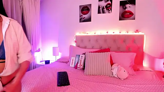 Charlotte rider  online show from December 16, 2025, 3:55 am