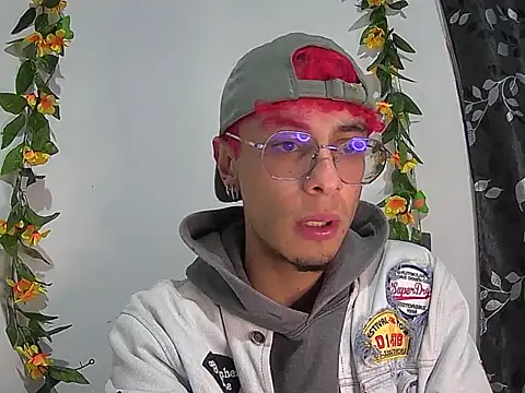 2 milo verus 4 online show from December 1, 2025, 6:14 am