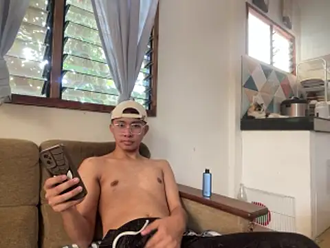 Snapshot of asiantwink0000 chatting on February 10, 2026, 2:43 am asiantwink0000 online show from February 10, 2026, 2:43 am