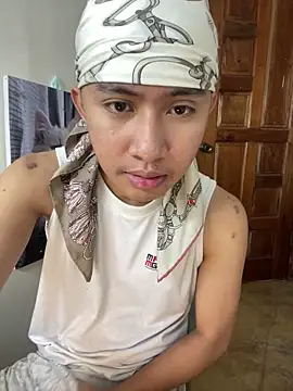 Snapshot of asiantwink0000 chatting on February 3, 2026, 11:10 pm asiantwink0000 online show from February 3, 2026, 11:10 pm