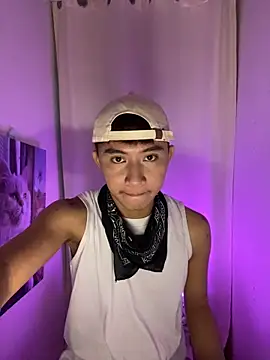 Snapshot of asiantwink0000 chatting on February 14, 2026, 9:53 am asiantwink0000 online show from February 14, 2026, 9:53 am