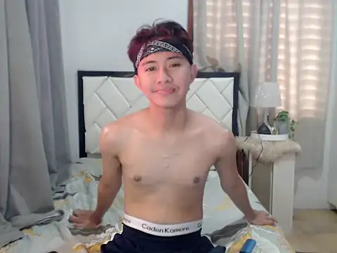 Snapshot of asiantwink0000 chatting on February 12, 2026, 7:19 am asiantwink0000 online show from February 12, 2026, 7:19 am