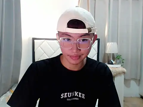 Snapshot of asiantwink0000 chatting on February 8, 2026, 9:29 am asiantwink0000 online show from February 8, 2026, 9:29 am