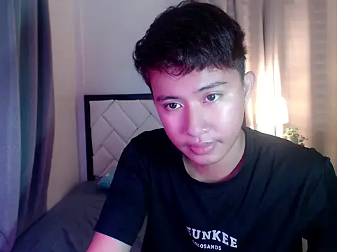 Snapshot of asiantwink0000 chatting on February 18, 2026, 8:33 am asiantwink0000 online show from February 18, 2026, 8:33 am