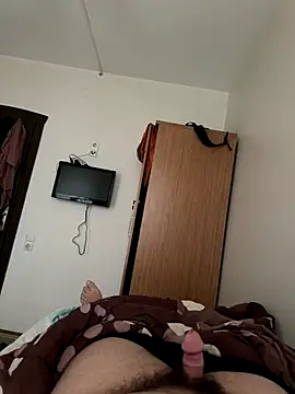 Snapshot of brt2552 chatting on December 22, 2025, 1:33 pm brt2552 online show from December 22, 2025, 1:33 pm