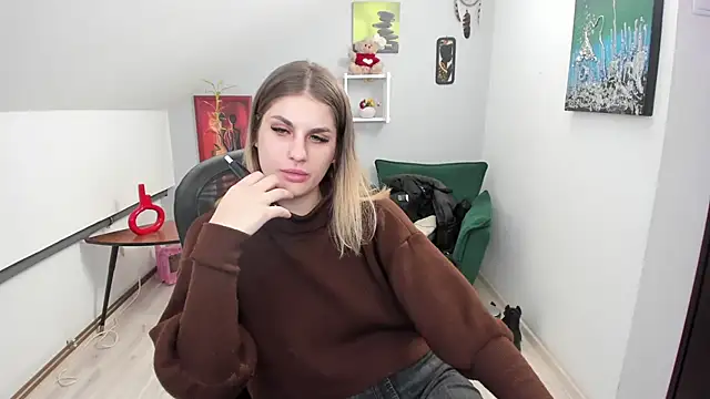 SarahOwenn online show from January 13, 2026, 1:04 pm