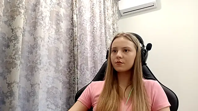 CrackShirker online show from December 16, 2025, 8:07 am