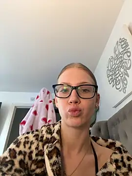 RosieLovexoxx online show from November 30, 2025, 2:51 pm