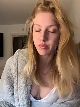 RosieLovexoxx online show from January 6, 2026, 1:15 pm