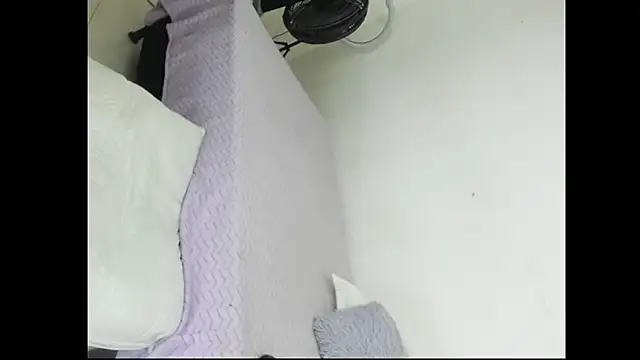 Snapshot of violetaebony chatting on February 25, 2026, 2:01 am violetaebony online show from February 25, 2026, 2:01 am