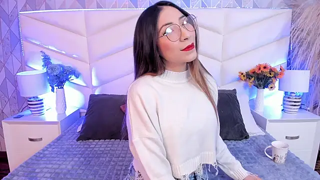 Lizzi Hotman  online show from January 15, 2026, 12:08 pm