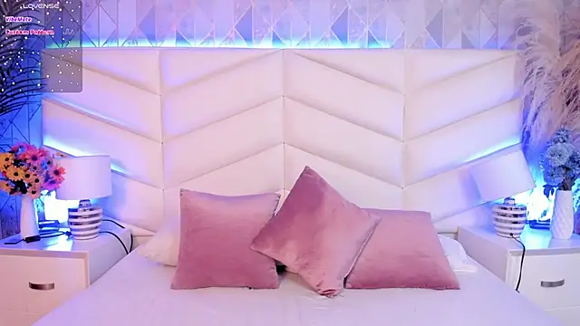 Lizzi Hotman  online show from March 6, 2026, 8:37 pm