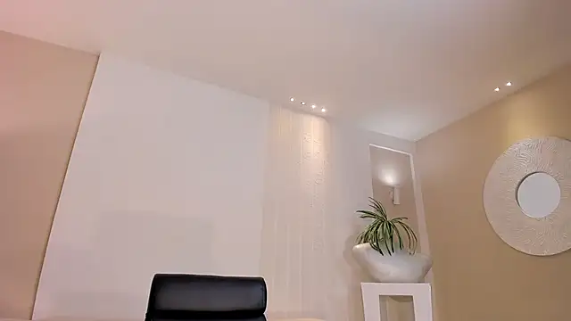 LisaFlowers  online show from February 11, 2026, 11:21 am