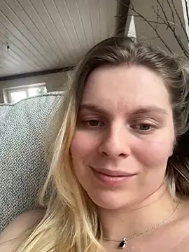 Snapshot of d0uble_trouble chatting on February 6, 2026, 11:06 am d0uble trouble online show from February 6, 2026, 11:06 am